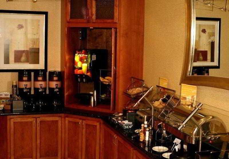 Springhill Suites Houston Pearland Restoran gambar